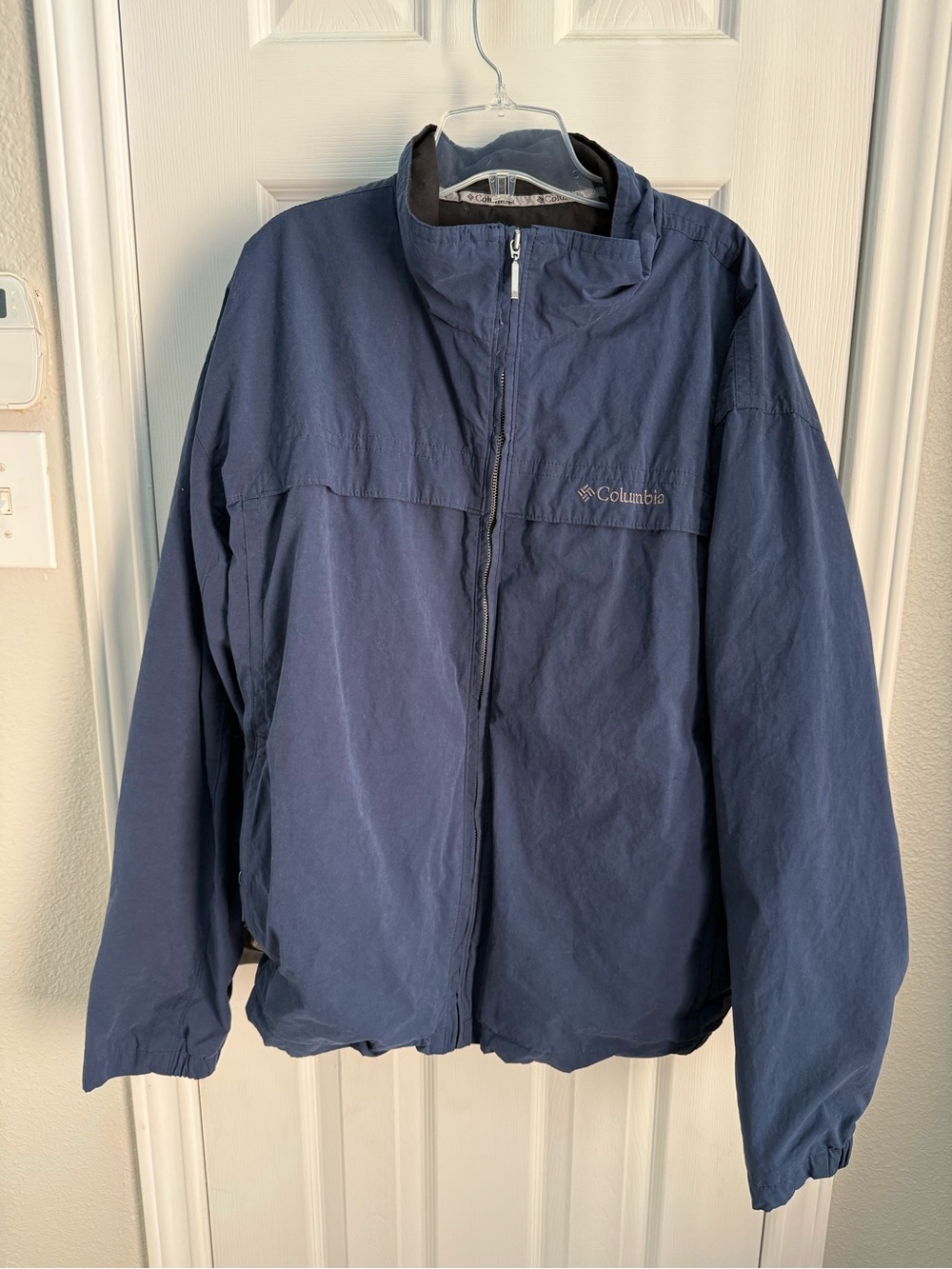 Columbia Men's Dark Navy Lightweight Windbreaker Jacket